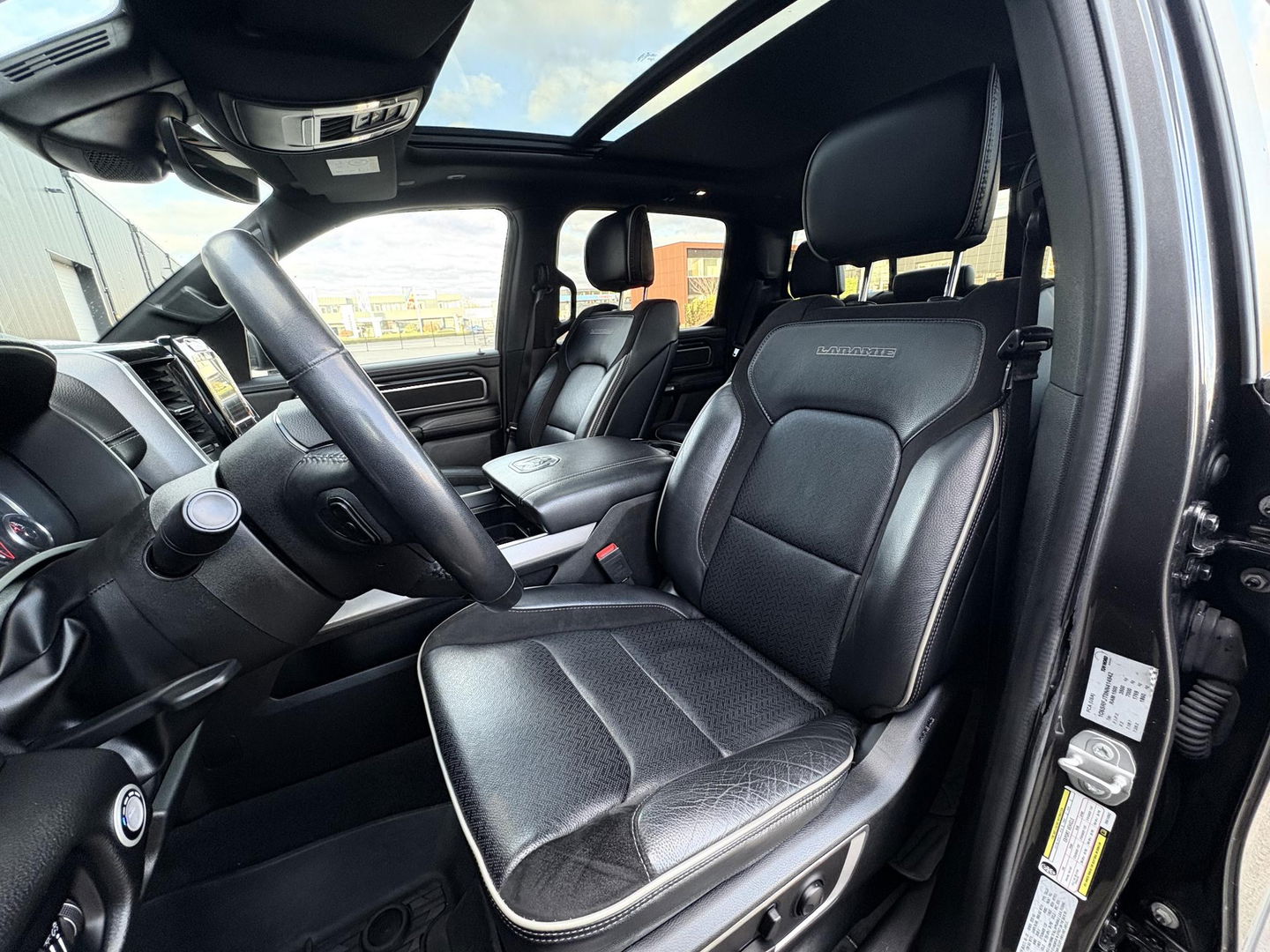 Dodge Ram Pick-Up 1500 5.7 V8 4x4 Crew Cab Laramie | MOOIE UITVOERING | LAGE KM