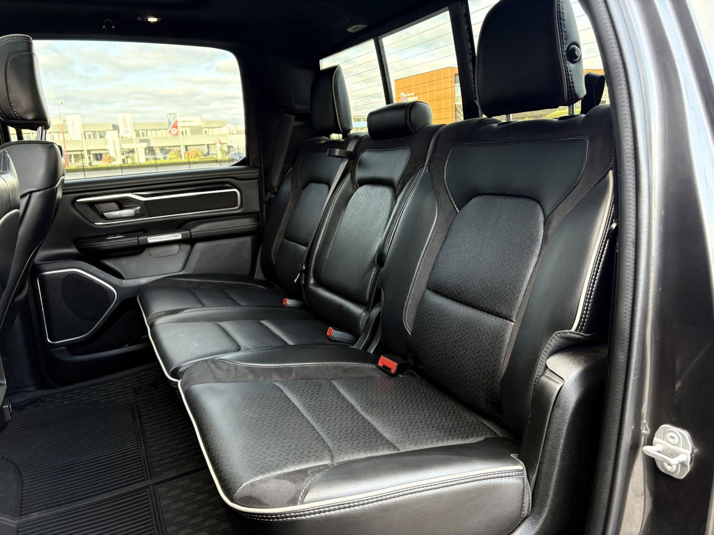 Dodge Ram Pick-Up 1500 5.7 V8 4x4 Crew Cab Laramie | MOOIE UITVOERING | LAGE KM