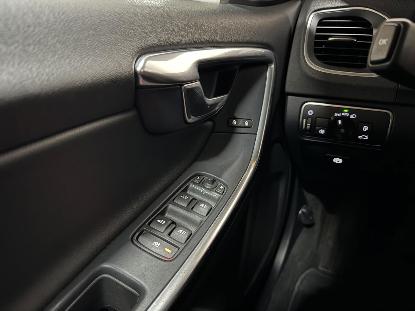 Volvo V60 2.0 T4 Summum Navi Leer Camera Memory Trekh.