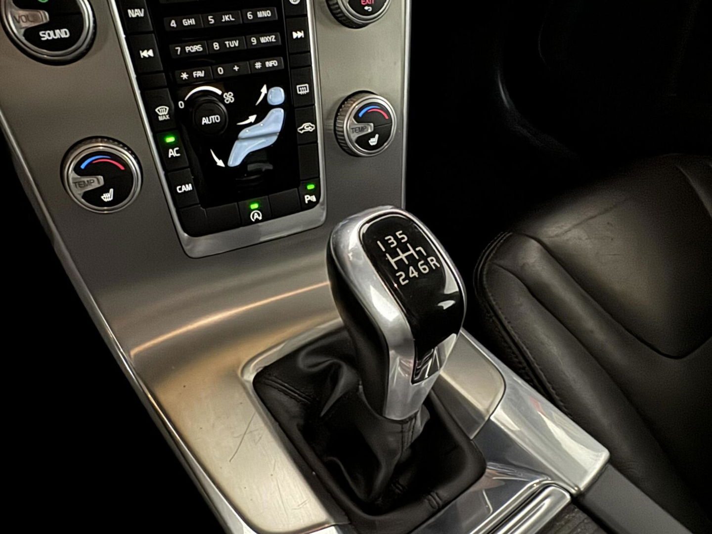 Volvo V60 2.0 T4 Summum Navi Leer Camera Memory Trekh.