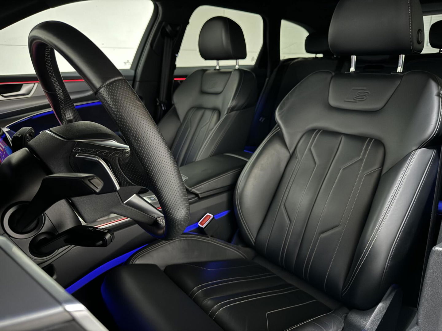 Audi A6 Avant 55 TFSI e Quattro Competition S-Line Black Edition