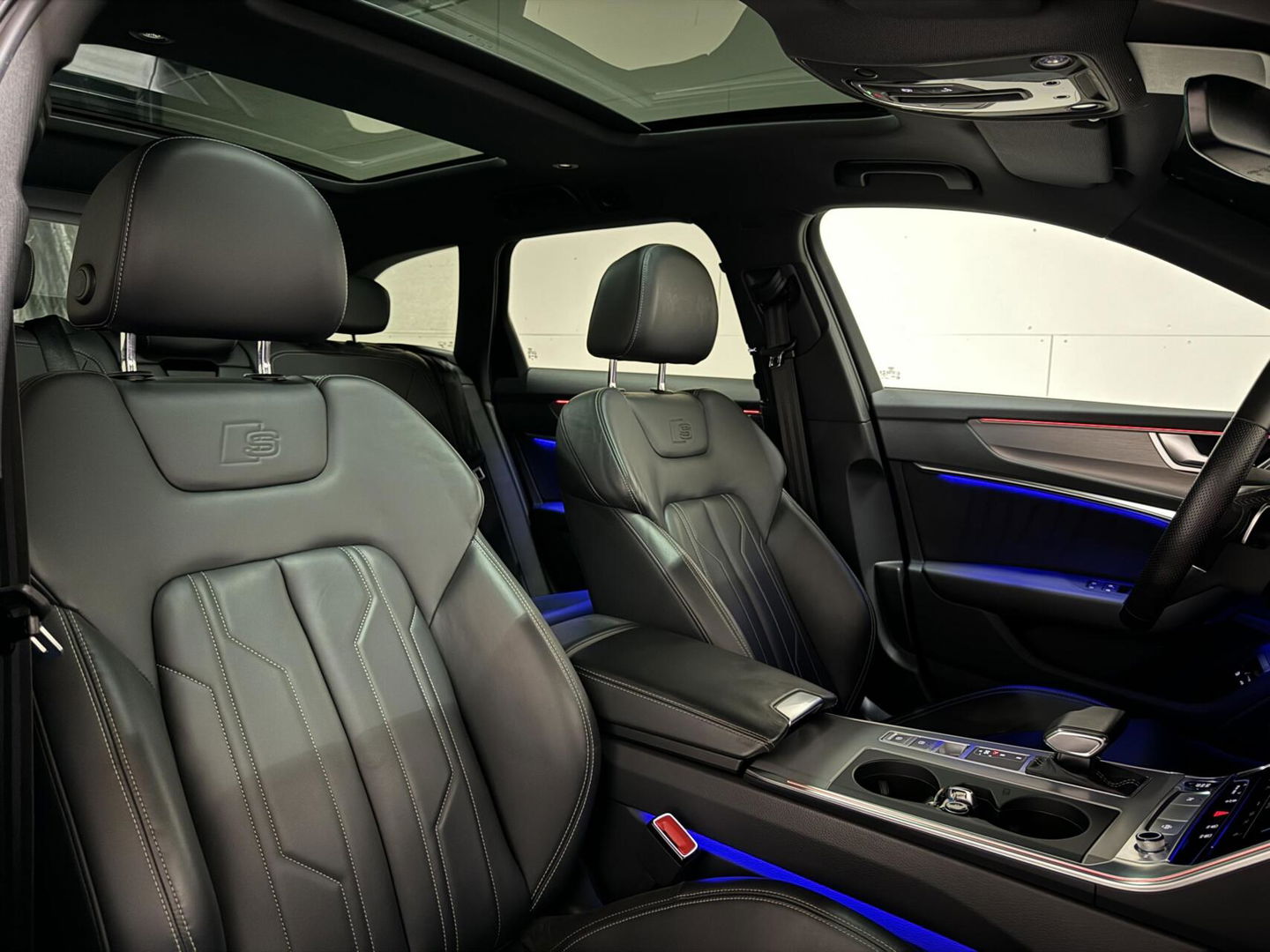 Audi A6 Avant 55 TFSI e Quattro Competition S-Line Black Edition