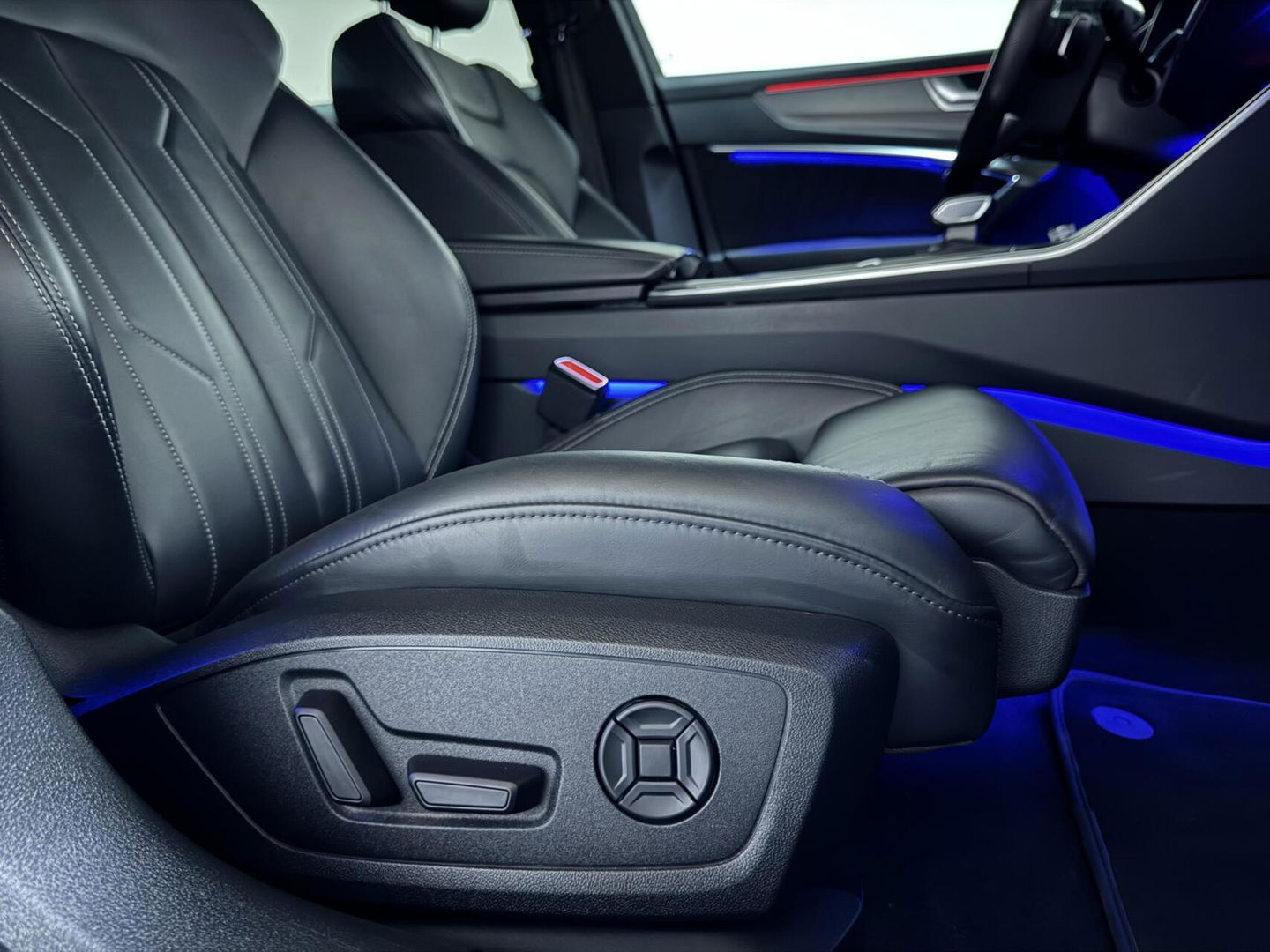 Audi A6 Avant 55 TFSI e Quattro Competition S-Line Black Edition