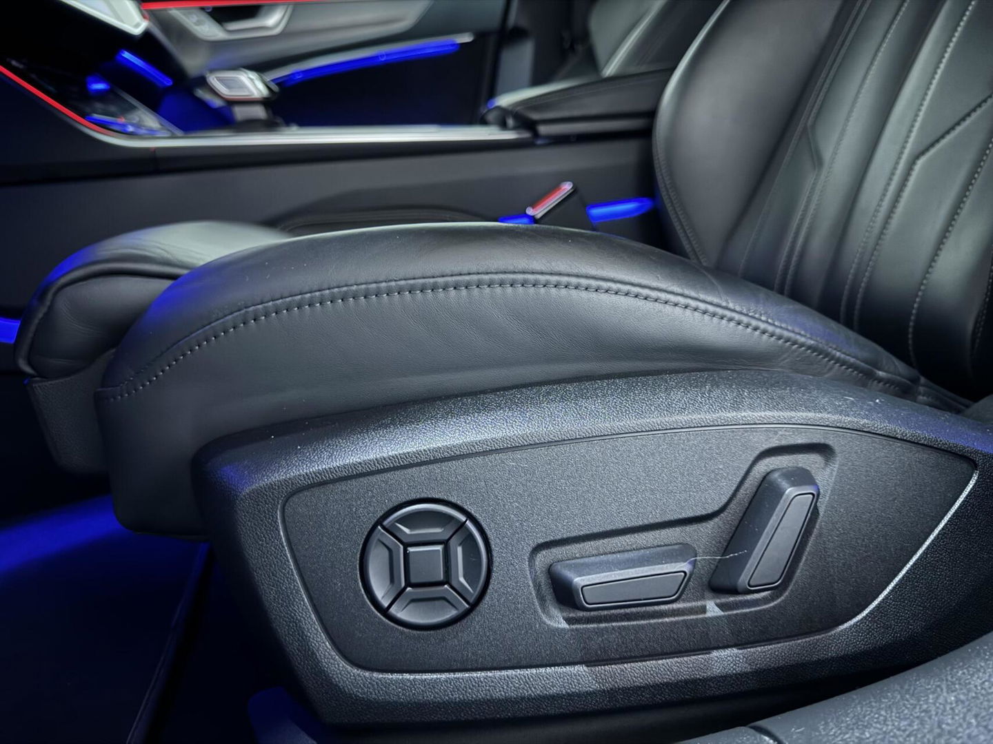 Audi A6 Avant 55 TFSI e Quattro Competition S-Line Black Edition