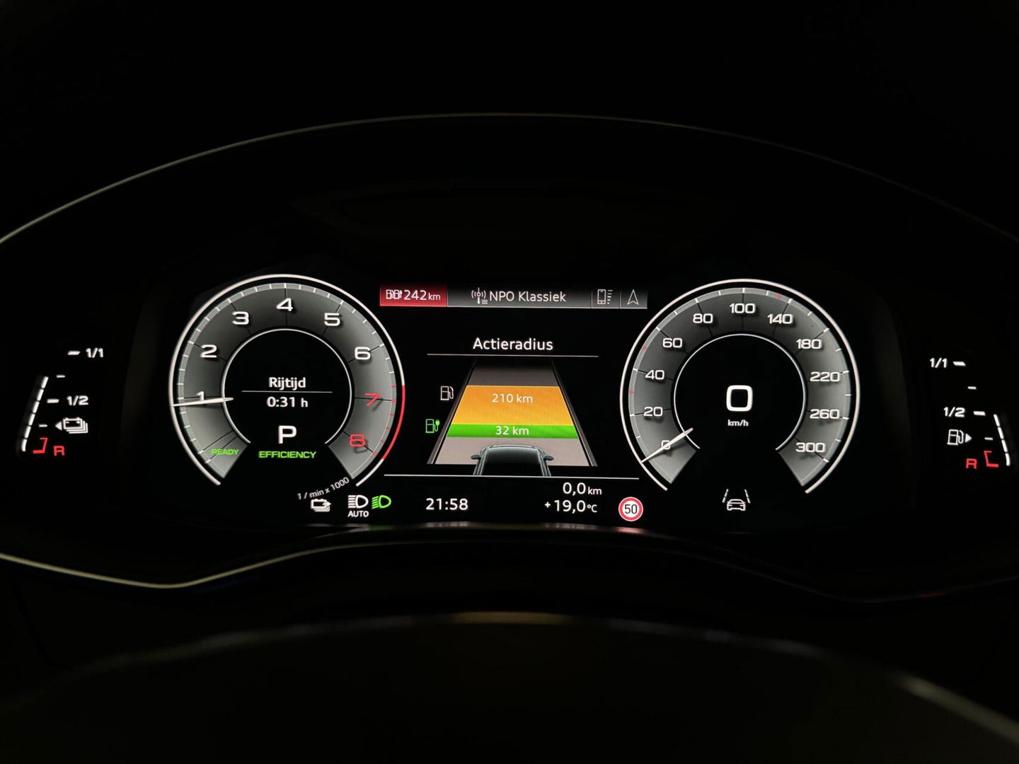 Audi A6 Avant 55 TFSI e Quattro Competition S-Line Black Edition