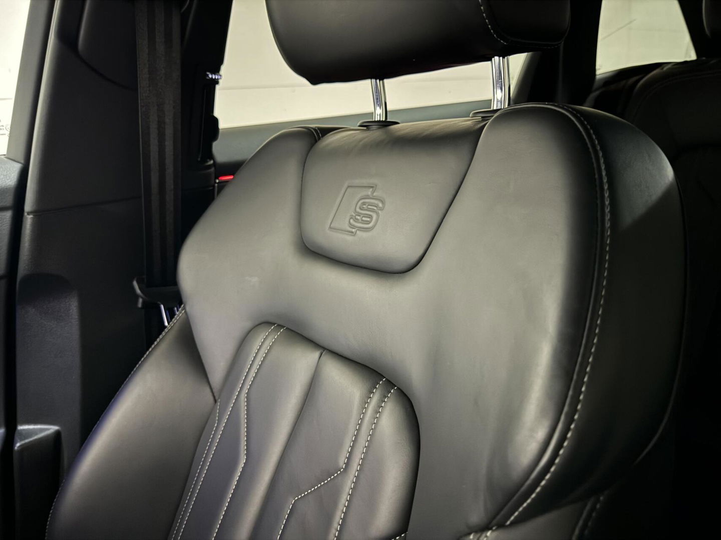 Audi A6 Avant 55 TFSI e Quattro Competition S-Line Black Edition