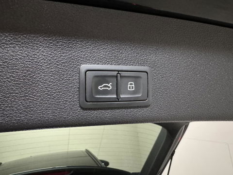 Audi A6 Avant 55 TFSI e Quattro Competition S-Line Black Edition