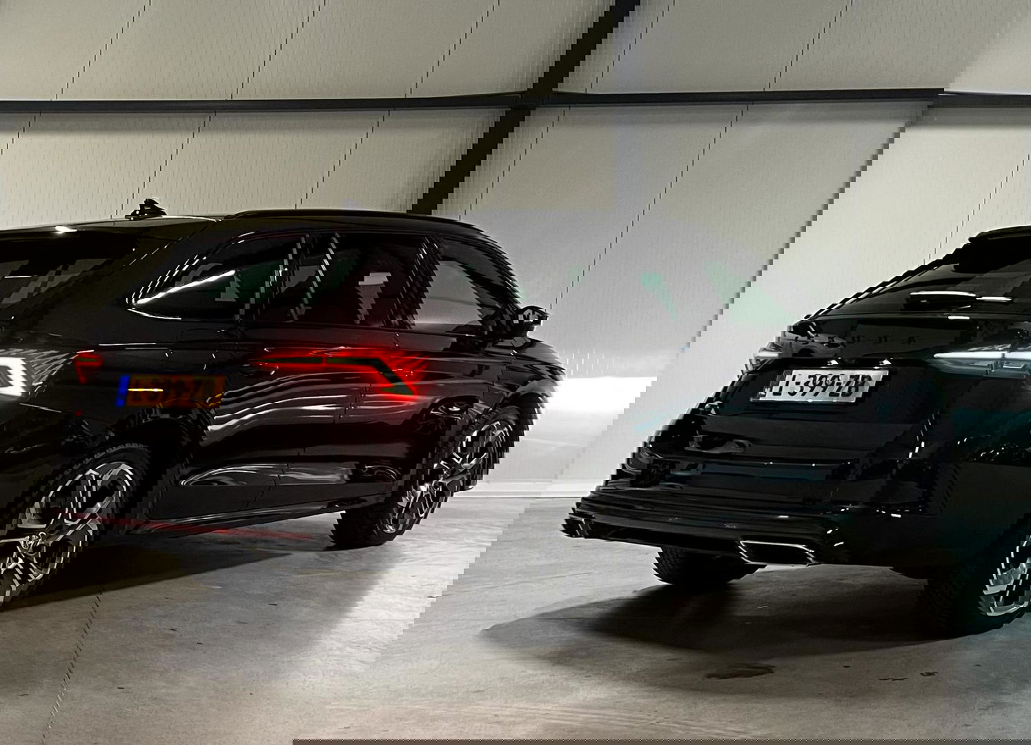 Škoda Octavia Combi 1.4 TSI RS 245PK iV PHEV Virtual Camera