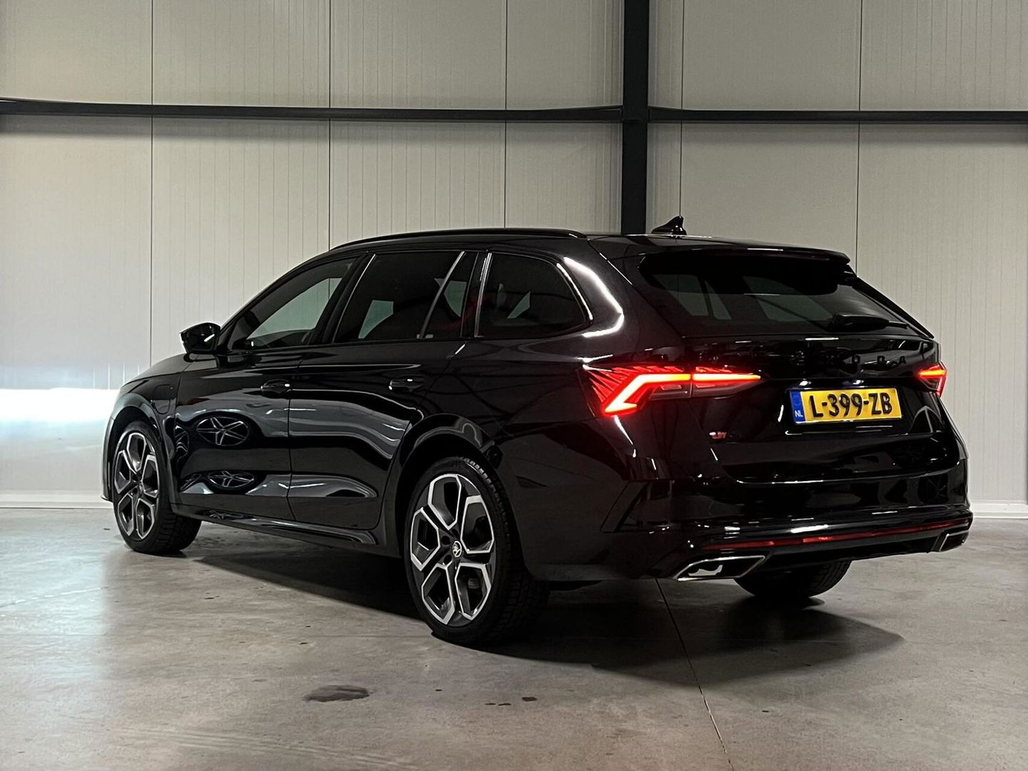 Škoda Octavia Combi 1.4 TSI RS 245PK iV PHEV Virtual Camera