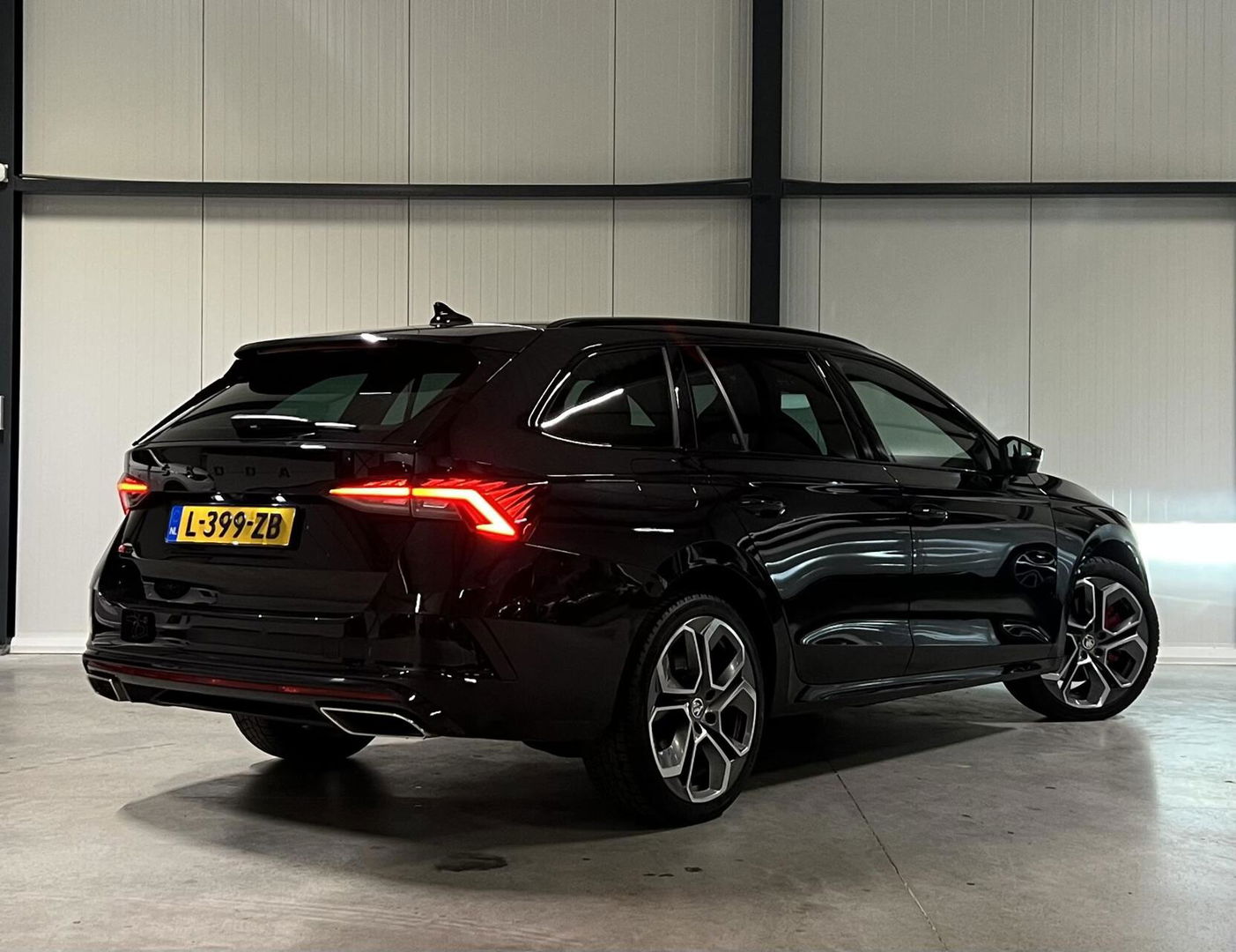 Škoda Octavia Combi 1.4 TSI RS 245PK iV PHEV Virtual Camera