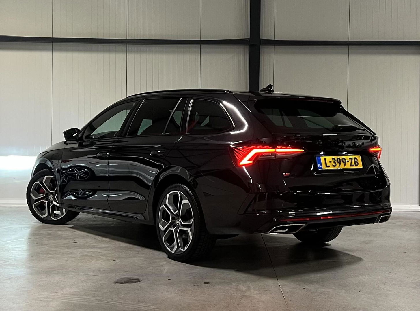 Škoda Octavia Combi 1.4 TSI RS 245PK iV PHEV Virtual Camera