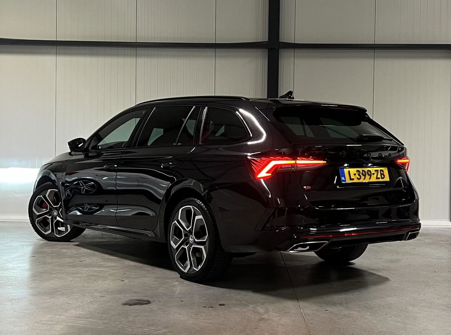 Škoda Octavia Combi 1.4 TSI RS 245PK iV PHEV Virtual Camera