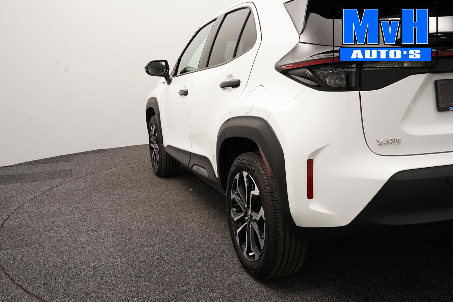 Toyota Yaris Cross 1.5 Hybrid First Edition|TREKH|LED|NAVI|NAP