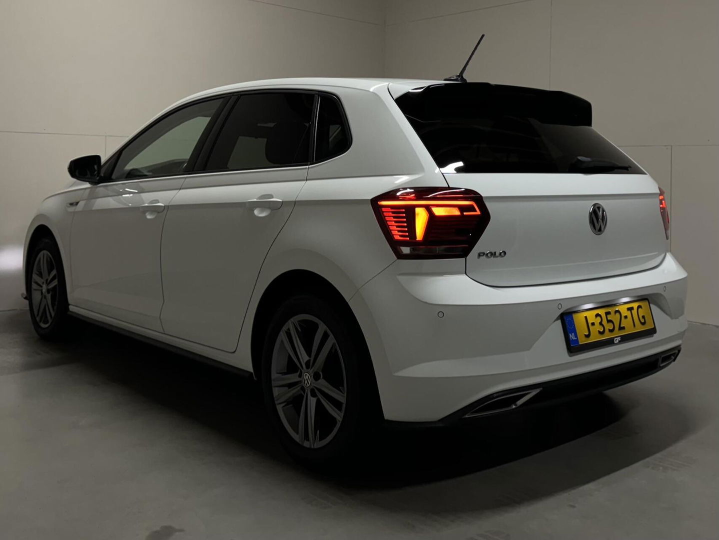 Volkswagen Polo 1.0 TSI R-line Clima Carplay ACC PDC NAP