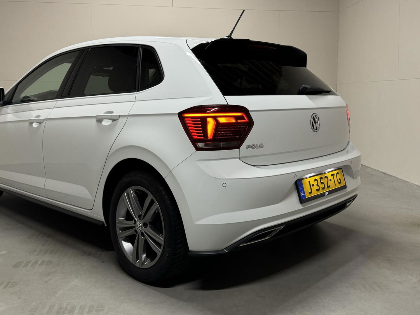 Volkswagen Polo 1.0 TSI R-line Clima Carplay ACC PDC NAP
