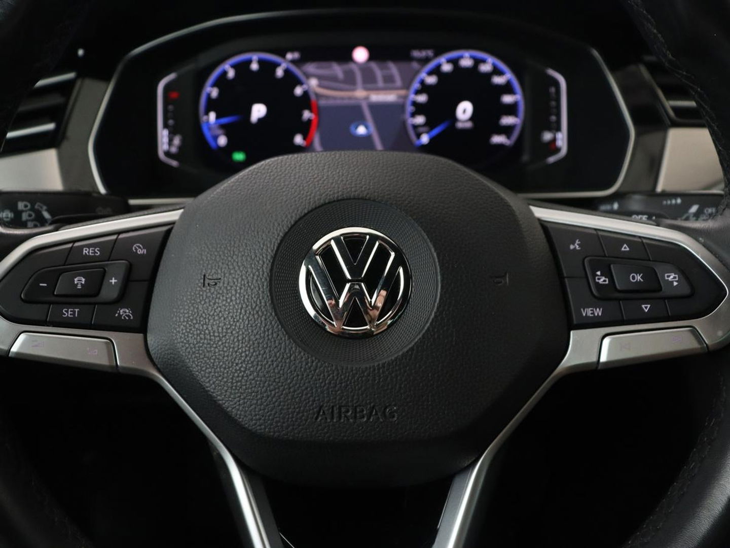 Volkswagen Passat 2.0 TSI R Line | 190pk | Trekhaak | Leder/Alcantara | Stoelverwarming | Camera | Matrix LED | Adaptive cruise | Virtual Cockpit | Carplay | Navigatie