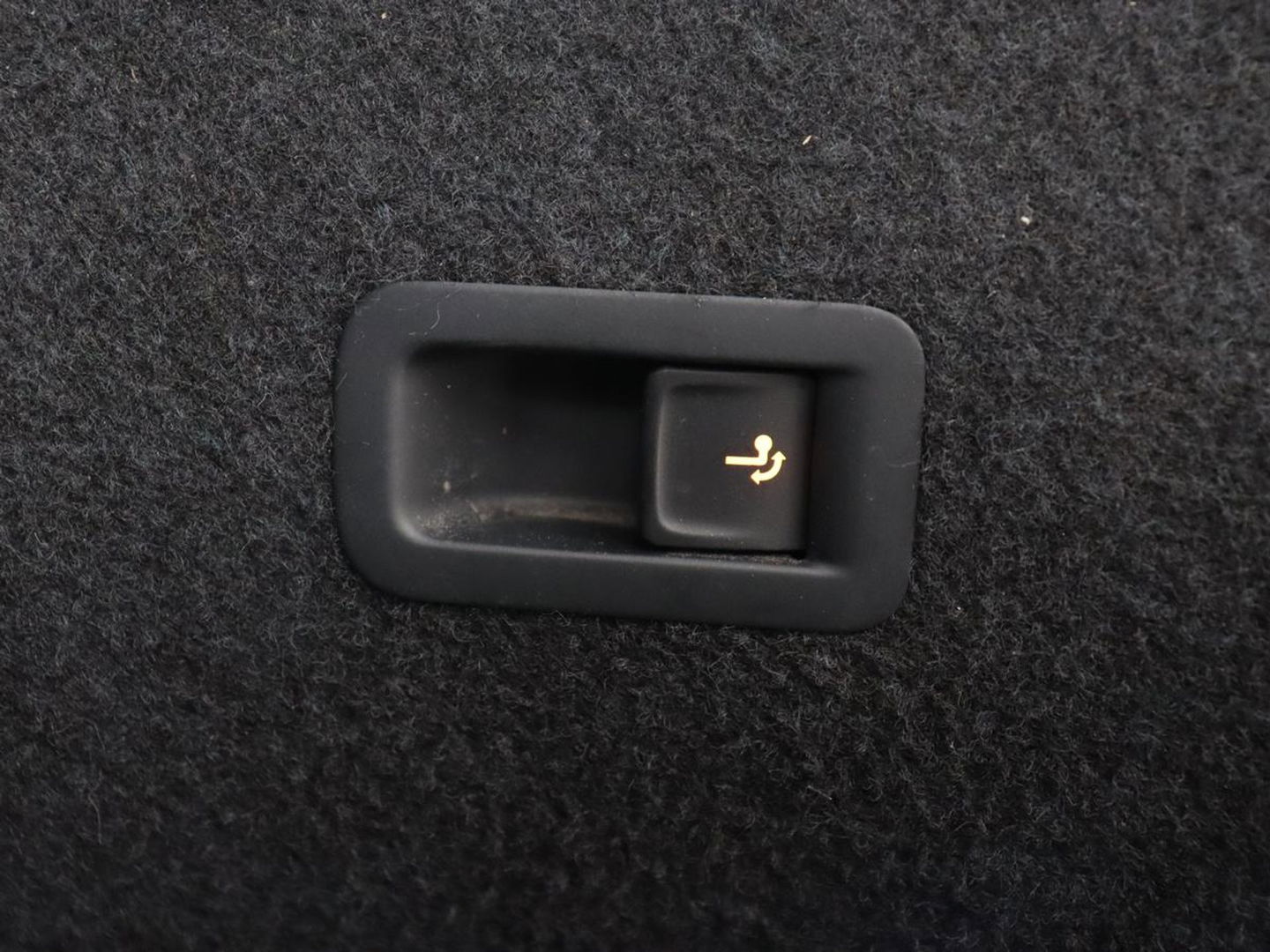 Volkswagen Passat 2.0 TSI R Line | 190pk | Trekhaak | Leder/Alcantara | Stoelverwarming | Camera | Matrix LED | Adaptive cruise | Virtual Cockpit | Carplay | Navigatie