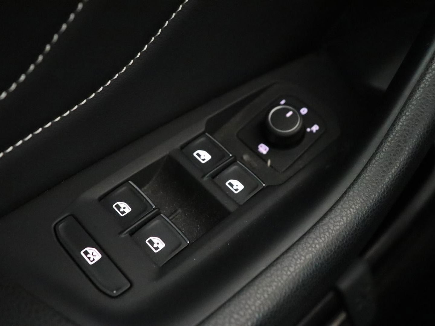 Volkswagen Passat 2.0 TSI R Line | 190pk | Trekhaak | Leder/Alcantara | Stoelverwarming | Camera | Matrix LED | Adaptive cruise | Virtual Cockpit | Carplay | Navigatie