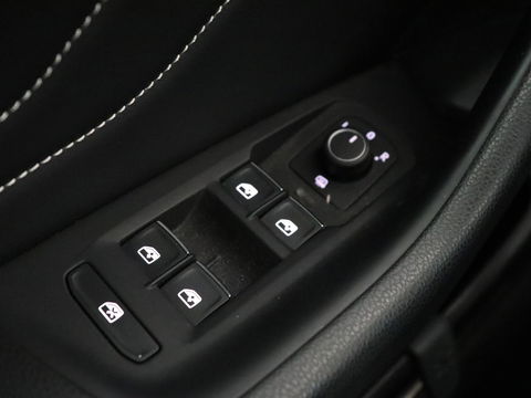 Volkswagen Passat 2.0 TSI R Line | 190pk | Trekhaak | Leder/Alcantara | Stoelverwarming | Camera | Matrix LED | Adaptive cruise | Virtual Cockpit | Carplay | Navigatie