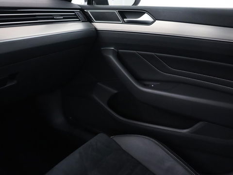 Volkswagen Passat 2.0 TSI R Line | 190pk | Trekhaak | Leder/Alcantara | Stoelverwarming | Camera | Matrix LED | Adaptive cruise | Virtual Cockpit | Carplay | Navigatie