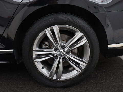 Volkswagen Passat 2.0 TSI R Line | 190pk | Trekhaak | Leder/Alcantara | Stoelverwarming | Camera | Matrix LED | Adaptive cruise | Virtual Cockpit | Carplay | Navigatie