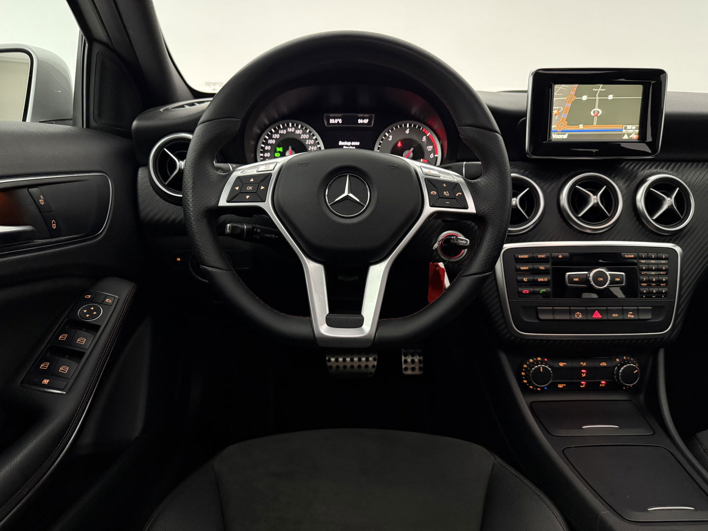 Mercedes-Benz A-Klasse 180 CDI | Pano | LED | Spoiler | Airco | Navi | Parkeersens.