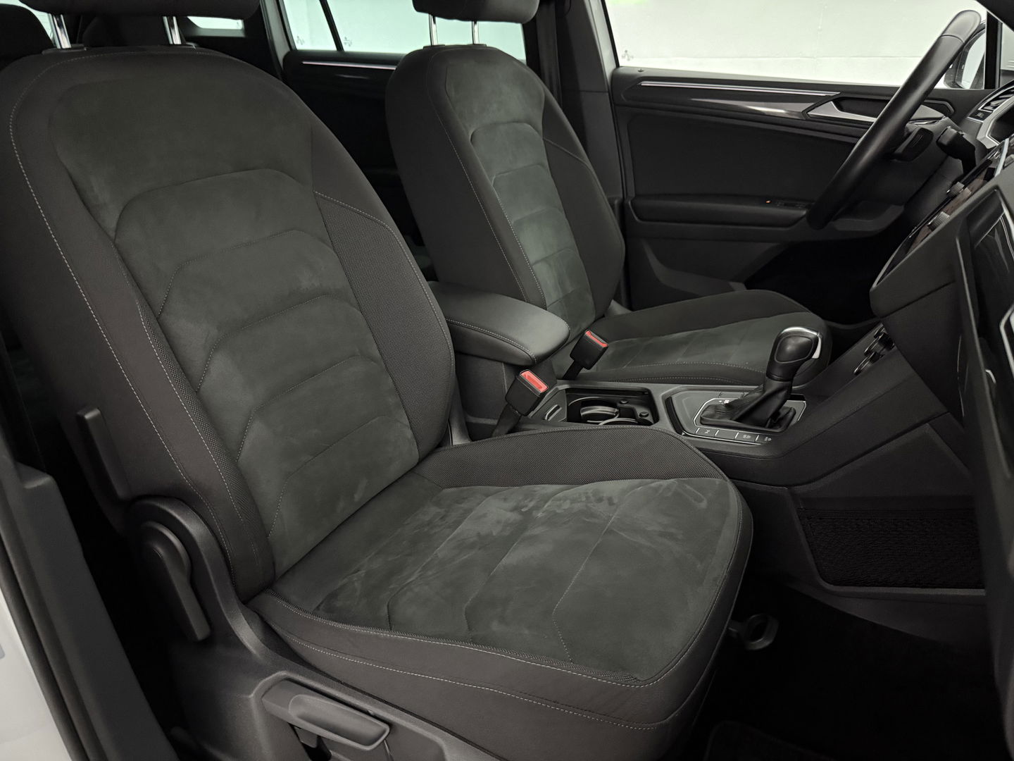 Volkswagen Tiguan 1.5 TSI ACT 150PK R-line | Virtual | Carplay | Trekh. | Adaptive Cruise | LED | Parkeersens. | NAP