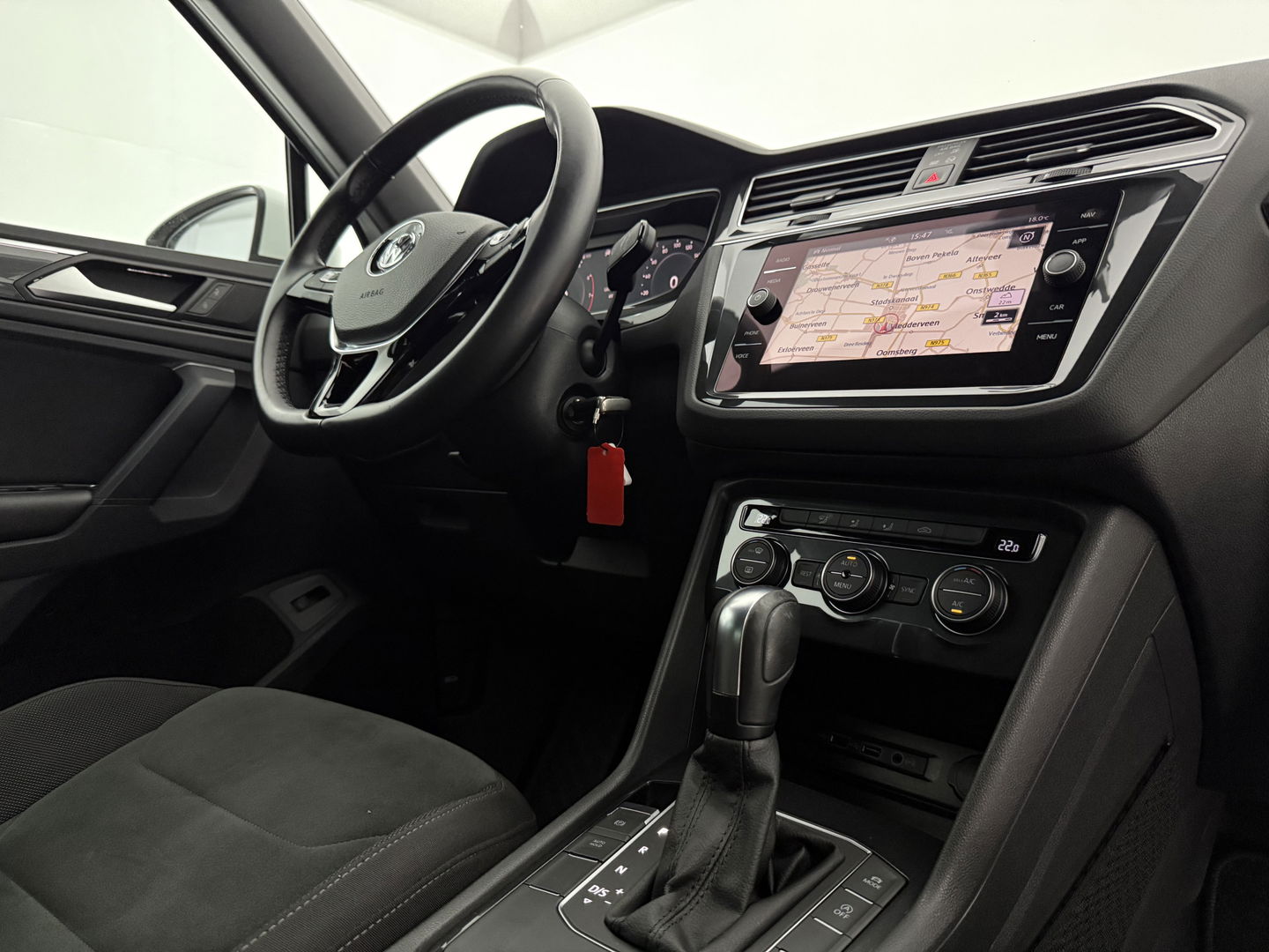 Volkswagen Tiguan 1.5 TSI ACT 150PK R-line | Virtual | Carplay | Trekh. | Adaptive Cruise | LED | Parkeersens. | NAP