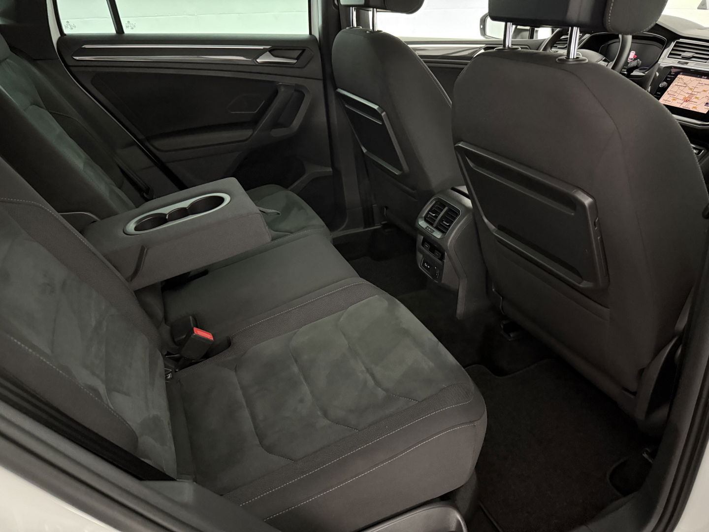 Volkswagen Tiguan 1.5 TSI ACT 150PK R-line | Virtual | Carplay | Trekh. | Adaptive Cruise | LED | Parkeersens. | NAP