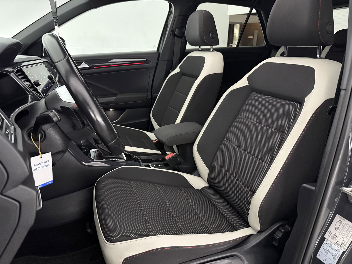 Volkswagen T-Roc 1.5 TSI 150PK R-Line | Pano | Sfeer | Virtual | Carplay | LED | Adap. Cruise | Parkeersens. | NAP