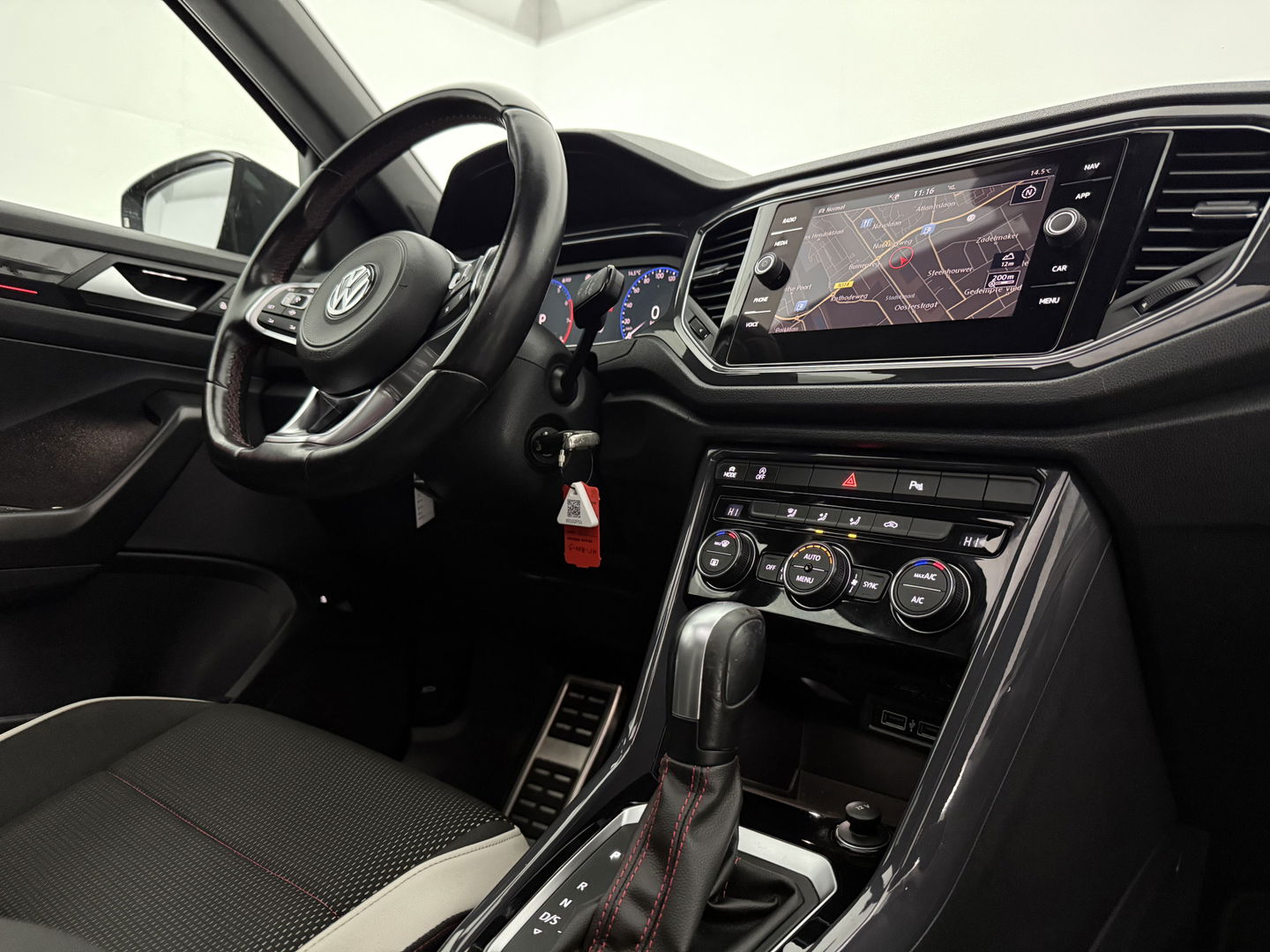 Volkswagen T-Roc 1.5 TSI 150PK R-Line | Pano | Sfeer | Virtual | Carplay | LED | Adap. Cruise | Parkeersens. | NAP