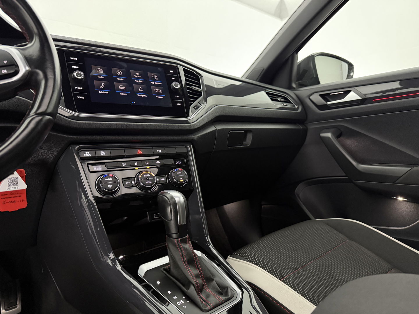 Volkswagen T-Roc 1.5 TSI 150PK R-Line | Pano | Sfeer | Virtual | Carplay | LED | Adap. Cruise | Parkeersens. | NAP