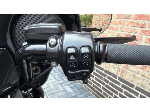 Harley Davidson FLHXS Streetglide CVO Street glide Special Blackout