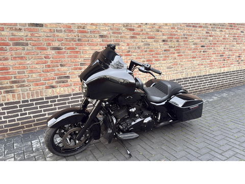 Harley Davidson FLHX Street Glide CVO Blackout Streetglide
