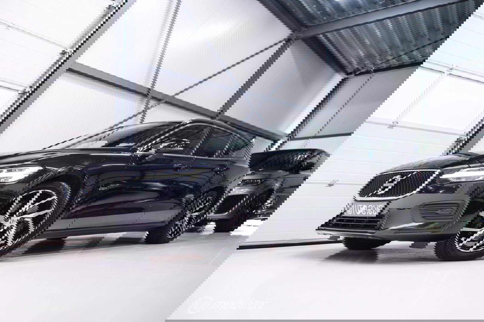 Volvo V60 2.0 T4 Momentum Pro | Trekhaak | 1e eig | Dealer onderhouden | Camera |