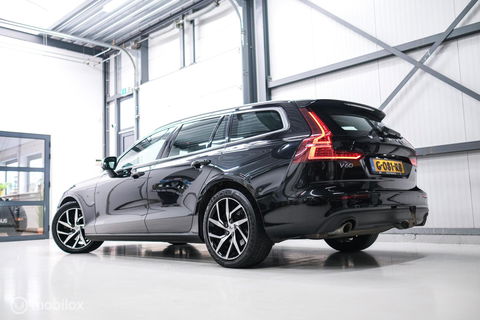 Volvo V60 2.0 T4 Momentum Pro | Trekhaak | 1e eig | Dealer onderhouden | Camera |