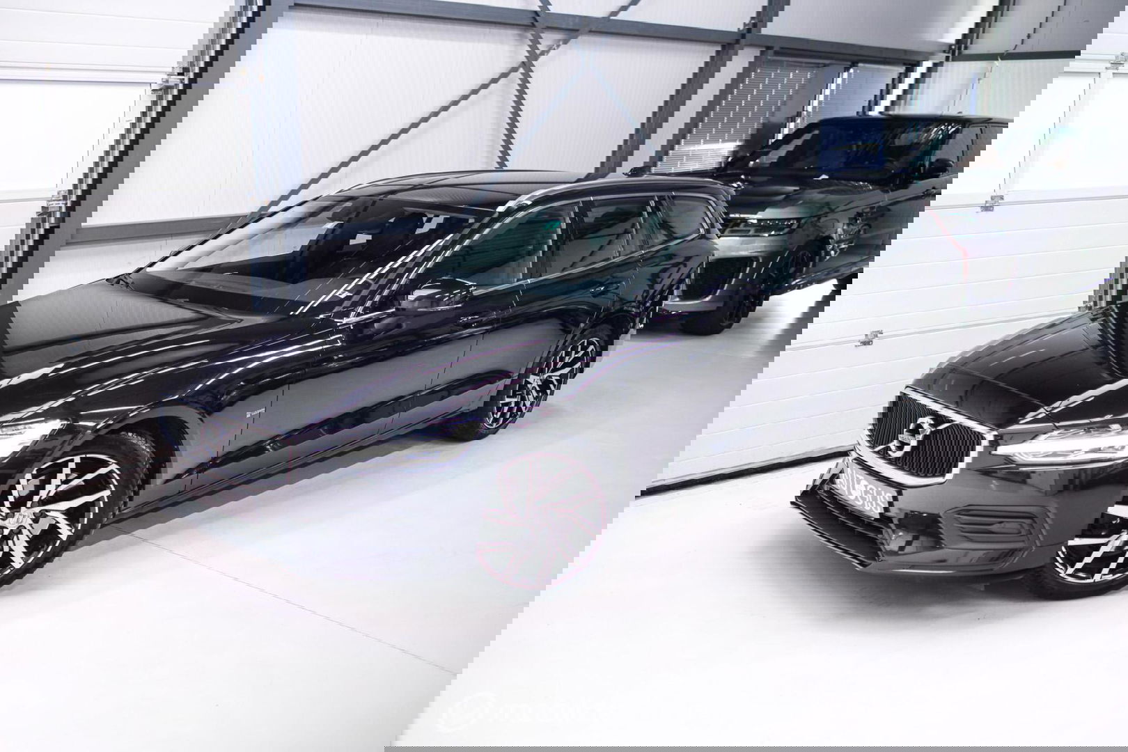 Volvo V60 2.0 T4 Momentum Pro | Trekhaak | 1e eig | Dealer onderhouden | Camera |