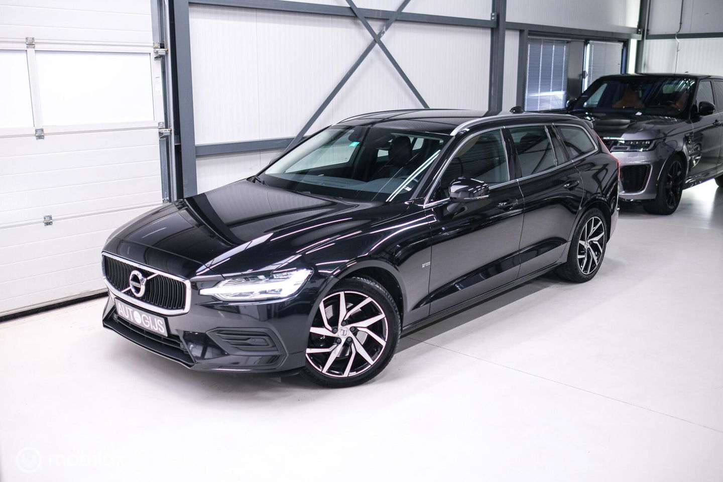 Volvo V60 2.0 T4 Momentum Pro | Trekhaak | 1e eig | Dealer onderhouden | Camera |