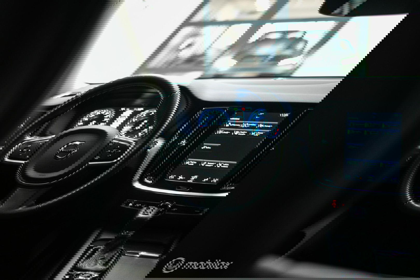 Volvo V60 2.0 T4 Momentum Pro | Trekhaak | 1e eig | Dealer onderhouden | Camera |