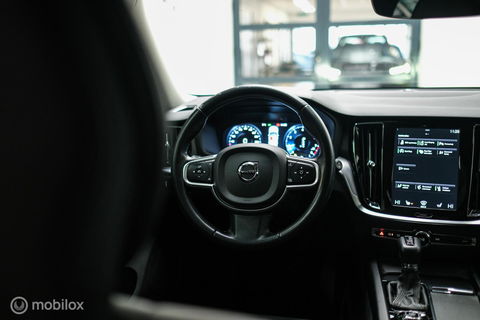 Volvo V60 2.0 T4 Momentum Pro | Trekhaak | 1e eig | Dealer onderhouden | Camera |
