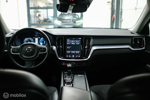 Volvo V60 2.0 T4 Momentum Pro | Trekhaak | 1e eig | Dealer onderhouden | Camera |