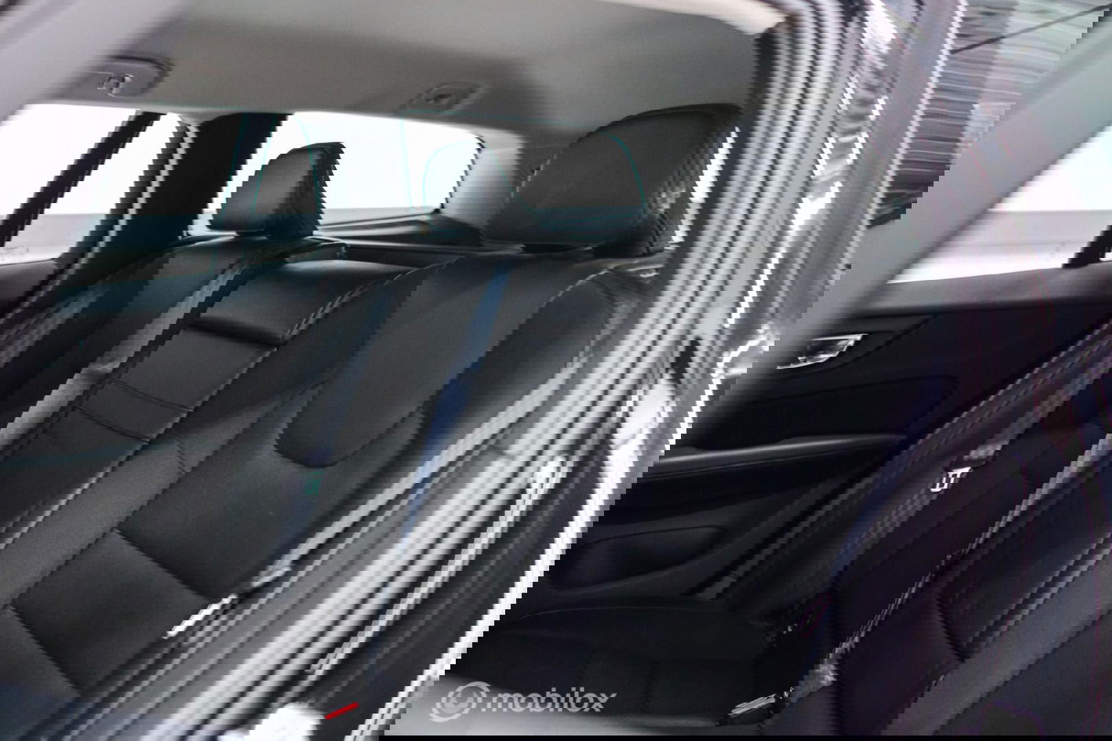 Volvo V60 2.0 T4 Momentum Pro | Trekhaak | 1e eig | Dealer onderhouden | Camera |