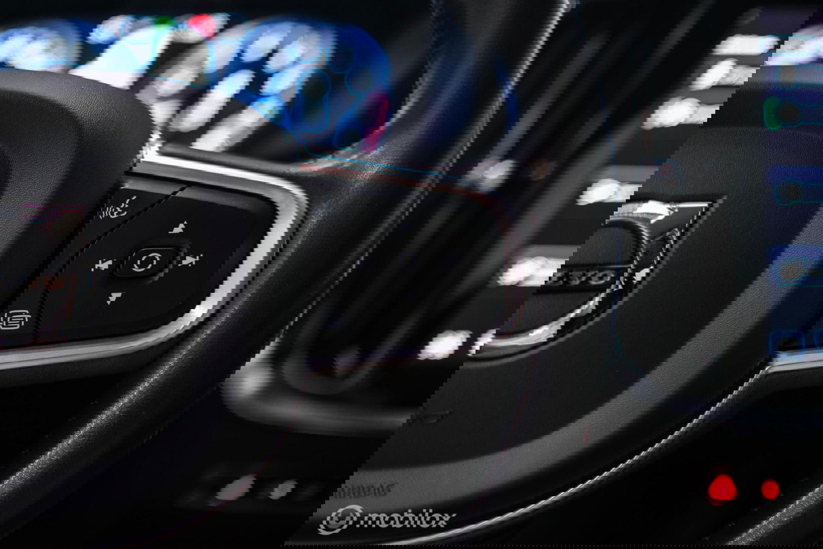 Volvo V60 2.0 T4 Momentum Pro | Trekhaak | 1e eig | Dealer onderhouden | Camera |