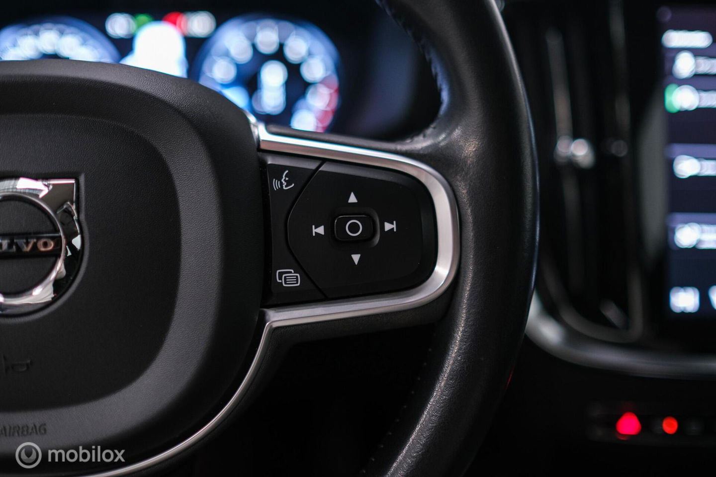 Volvo V60 2.0 T4 Momentum Pro | Trekhaak | 1e eig | Dealer onderhouden | Camera |