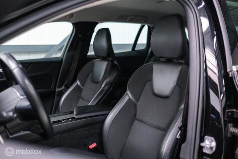 Volvo V60 2.0 T4 Momentum Pro | Trekhaak | 1e eig | Dealer onderhouden | Camera |