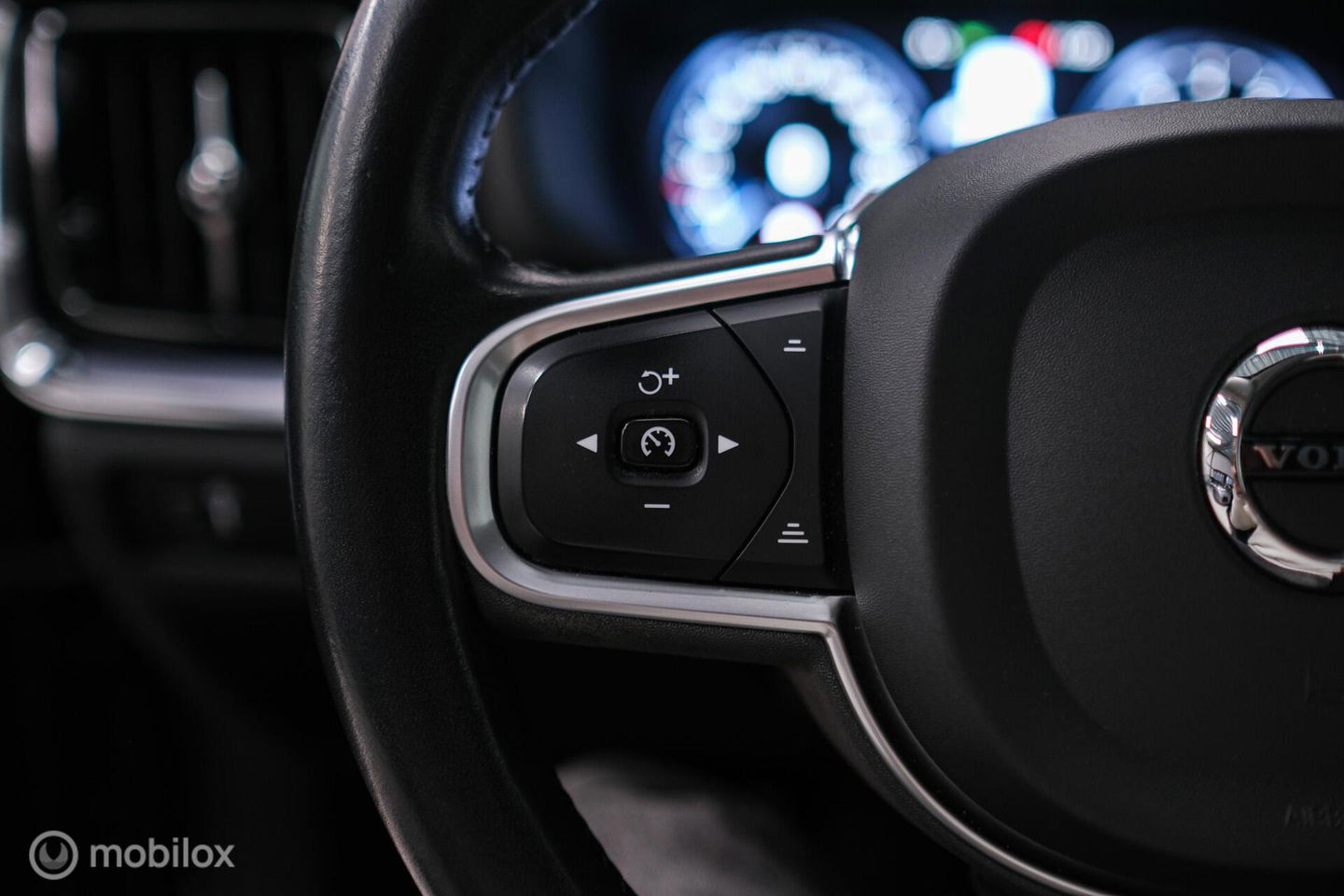 Volvo V60 2.0 T4 Momentum Pro | Trekhaak | 1e eig | Dealer onderhouden | Camera |