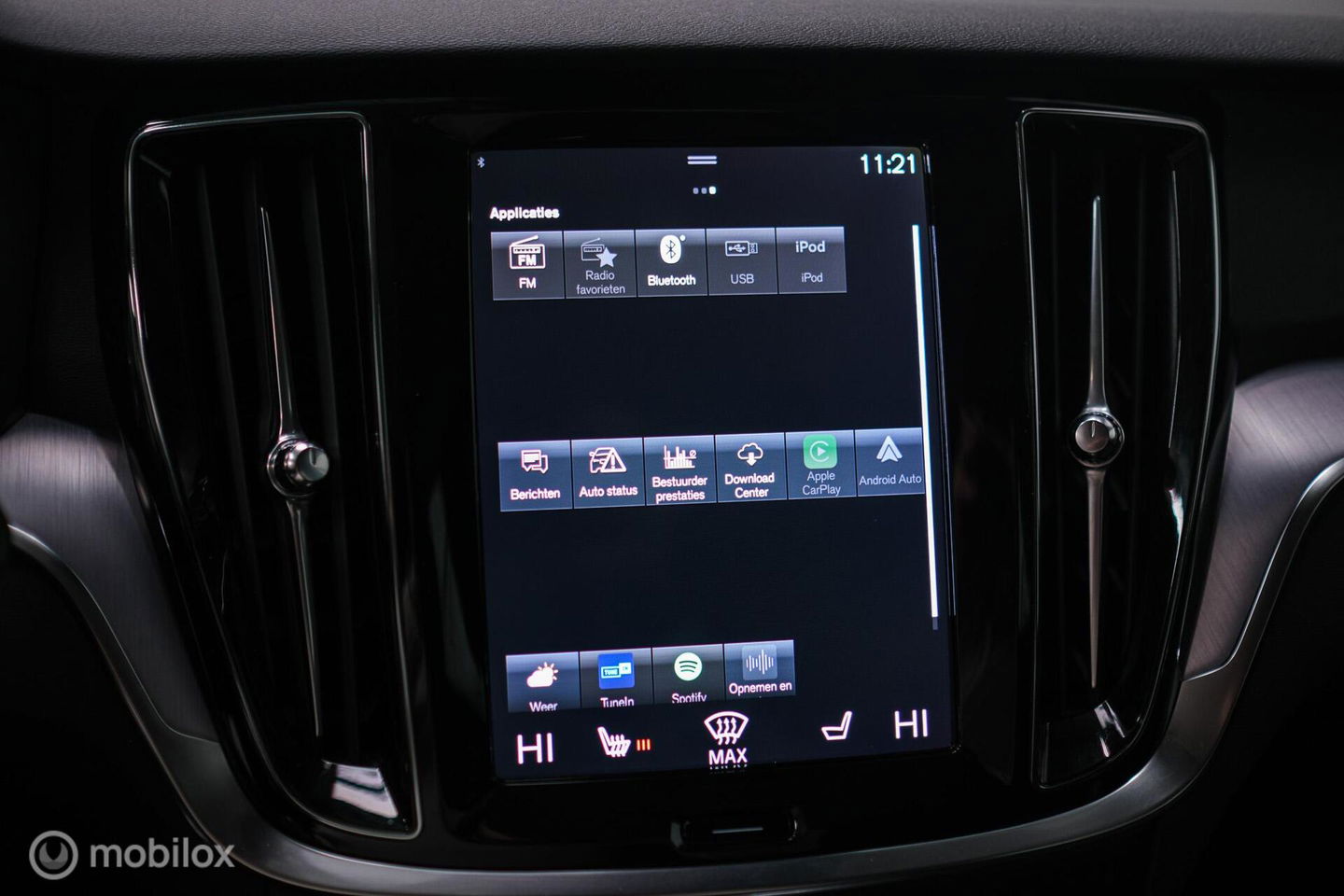 Volvo V60 2.0 T4 Momentum Pro | Trekhaak | 1e eig | Dealer onderhouden | Camera |