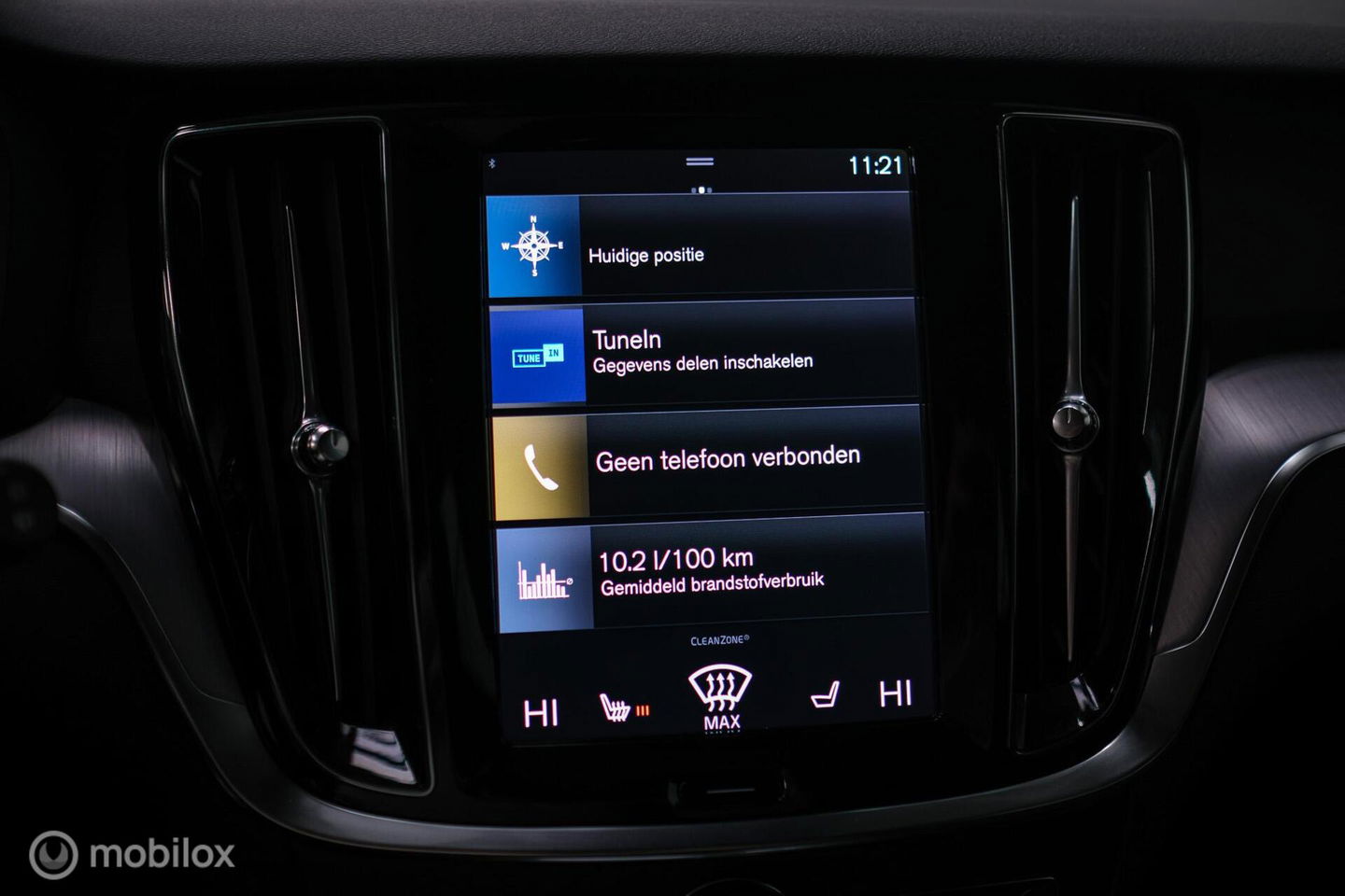 Volvo V60 2.0 T4 Momentum Pro | Trekhaak | 1e eig | Dealer onderhouden | Camera |