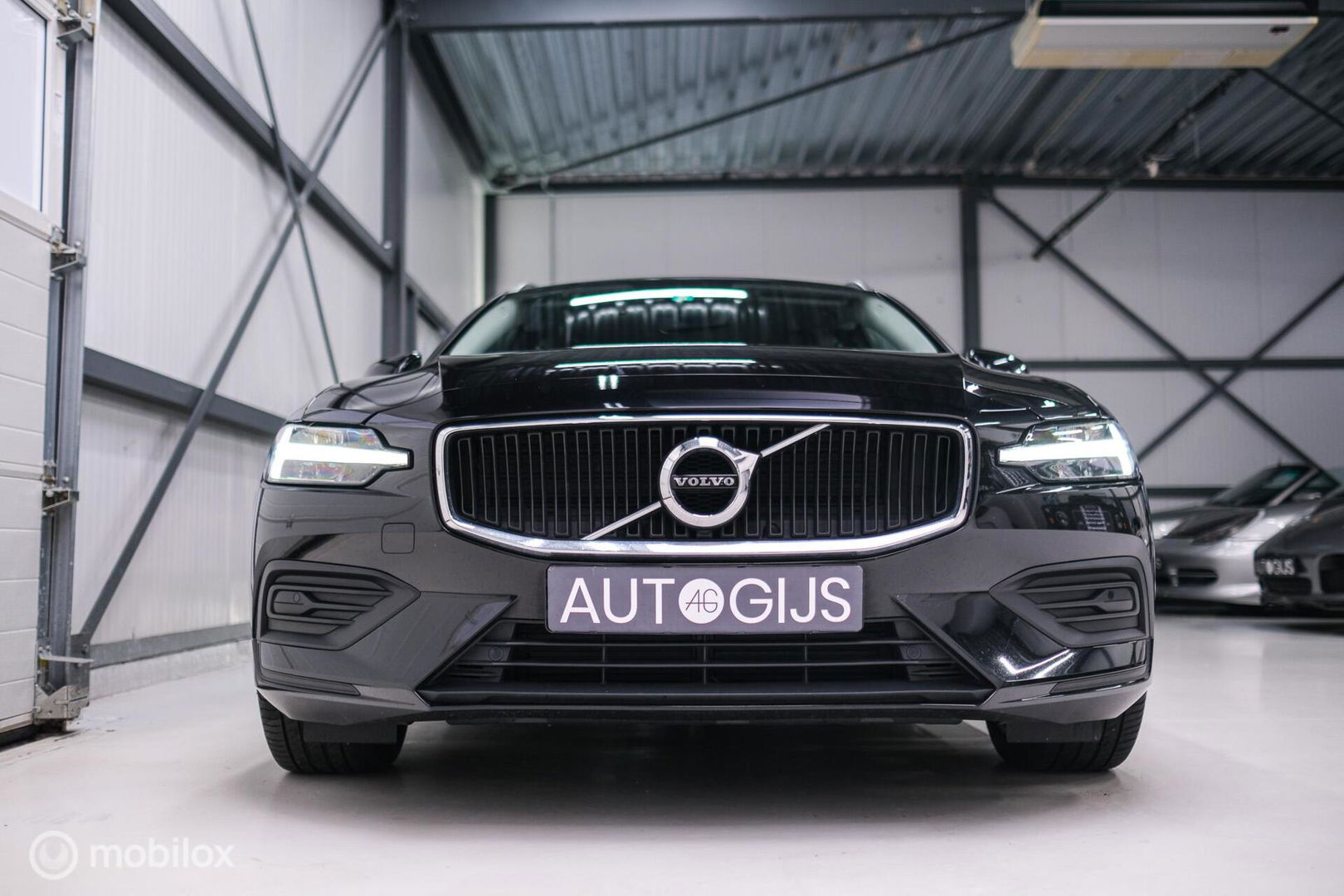 Volvo V60 2.0 T4 Momentum Pro | Trekhaak | 1e eig | Dealer onderhouden | Camera |