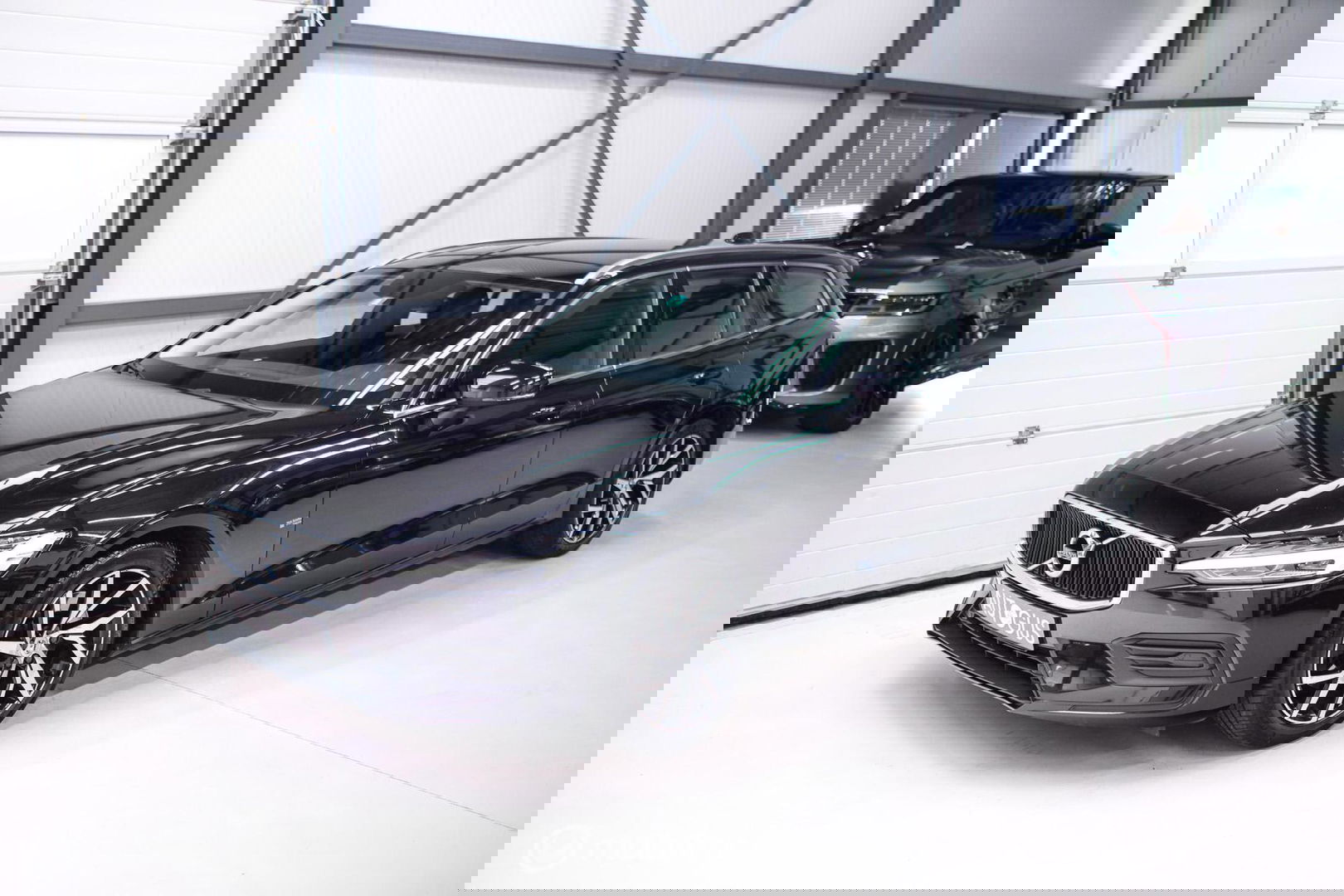 Volvo V60 2.0 T4 Momentum Pro | Trekhaak | 1e eig | Dealer onderhouden | Camera |